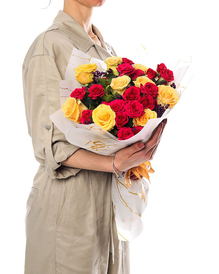 Kırmızı Sarı Gül Romantik Bahar Buketi