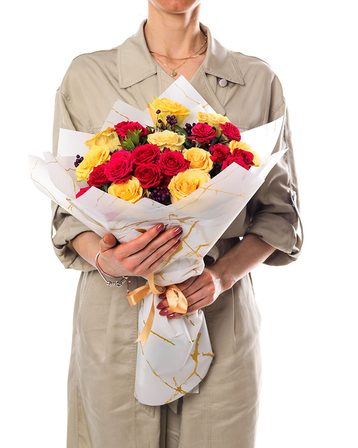 Kırmızı Sarı Gül Romantik Bahar Buketi